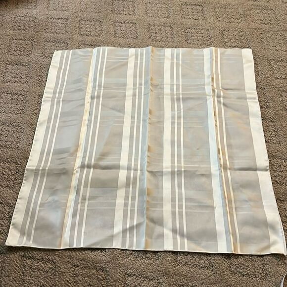 VINTAGE Square Scarf aprrox 20 x 20 - Picture 1 of 2